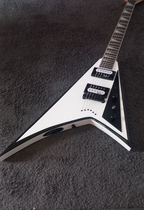 Super preço! Guitarra Jackson JS32T Rhoads