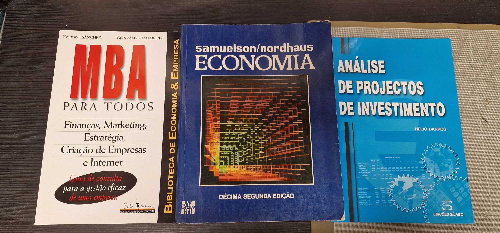 Livro de Economia Samuelson/ Nordhaus