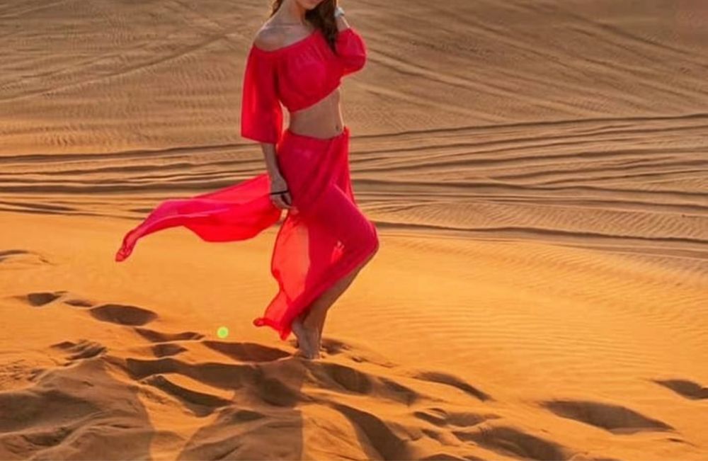 Продам яскравий костюм