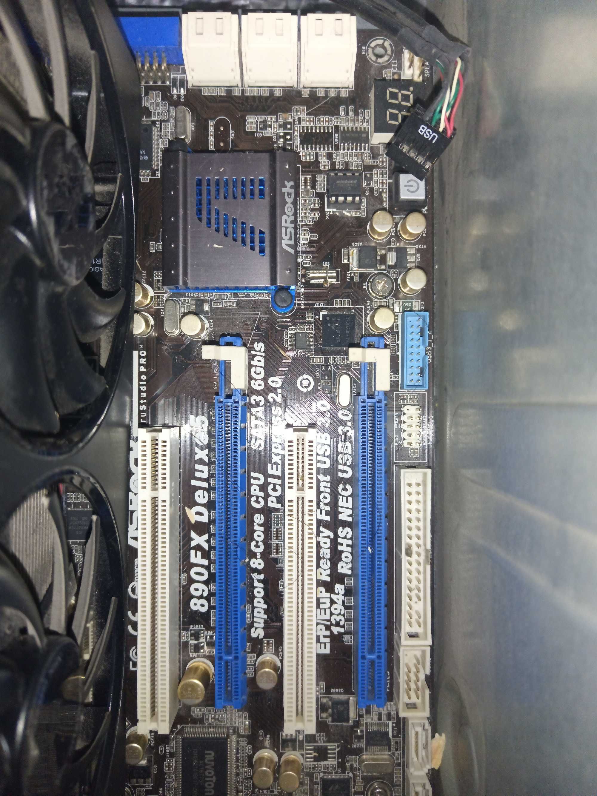 Asrock 890FX Deluxe 5 SSD 256GB HDD 1TB Radeon R9 270