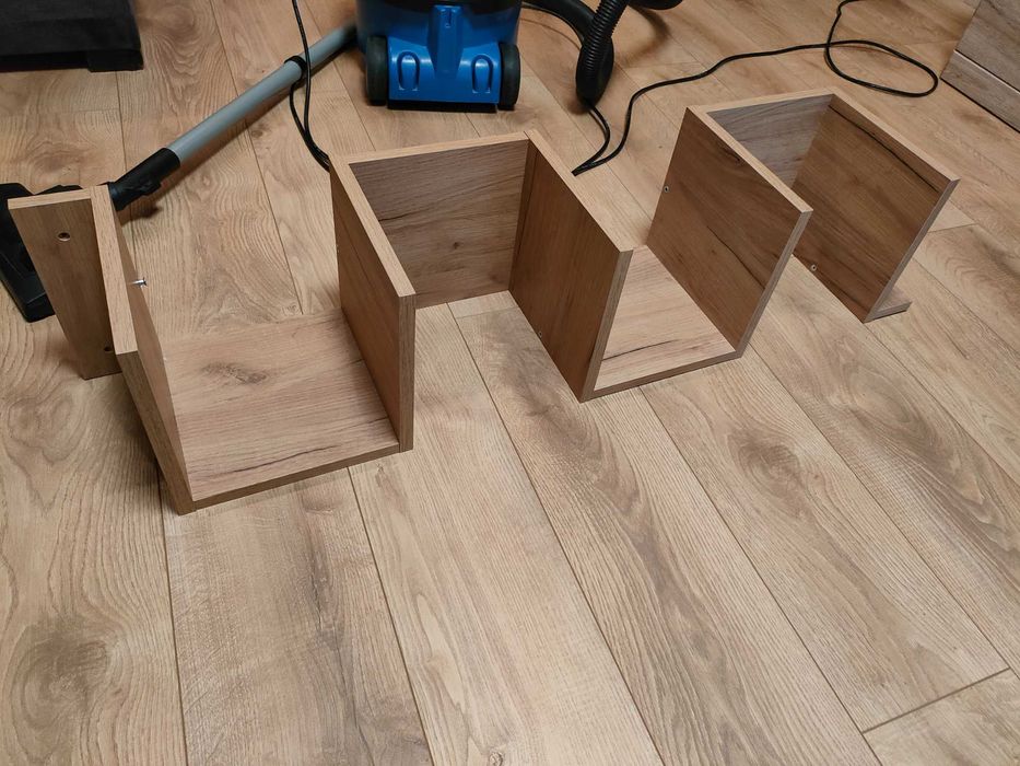 Półka narożna ścienna