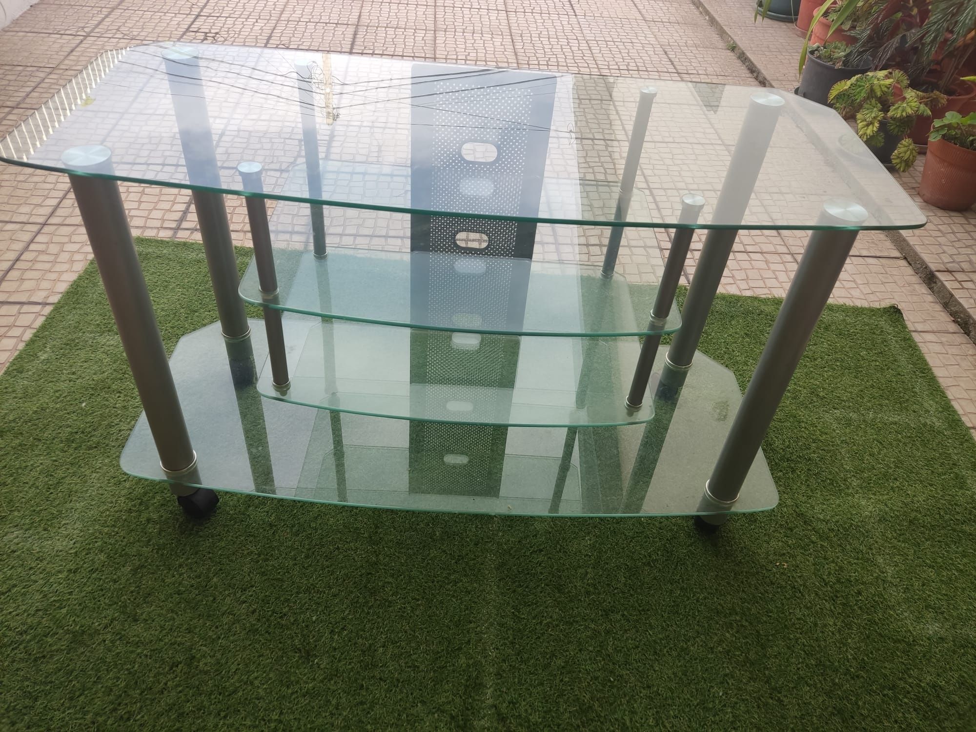 Mesa de TV em vidro de sala