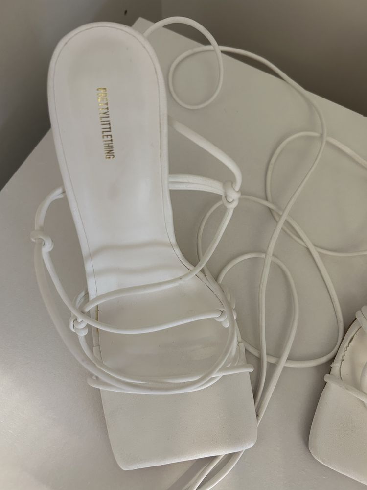 Sandalias da prettylittlething