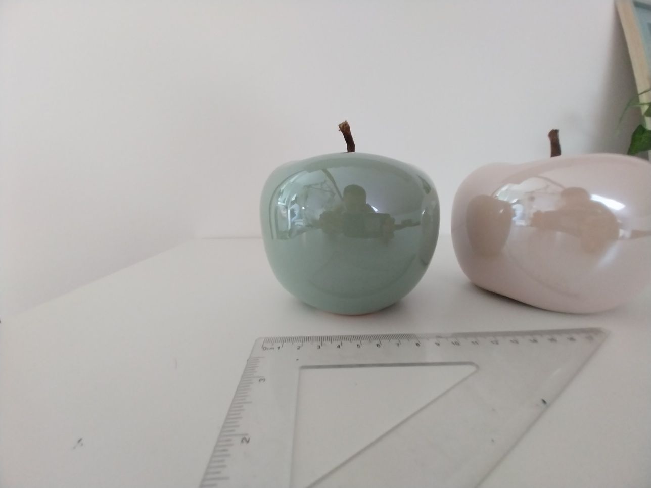 Porcelanowe jabłka
