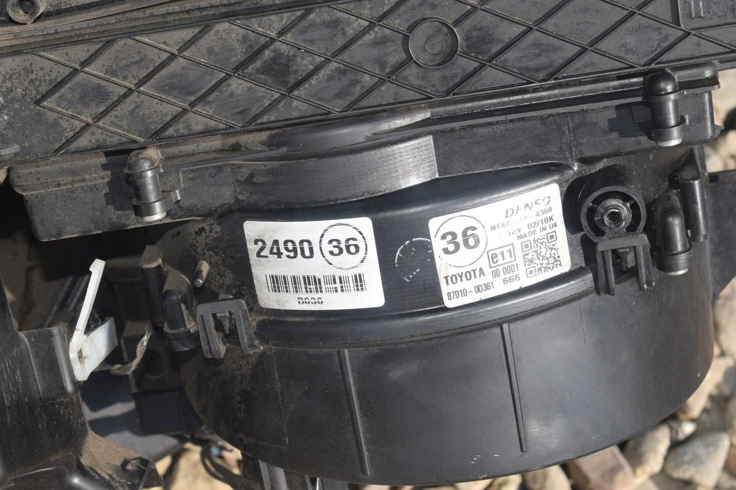 nagrzewnica dmuchawa TOYOTA YARIS II 1.0 VVTI 08R.KOMPLETNA