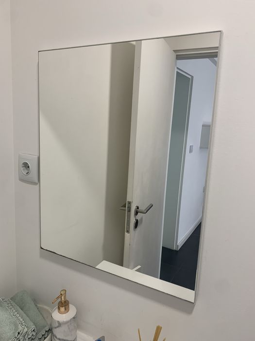 Movel casa banho com espelho e torneira