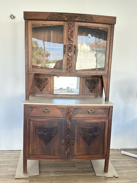 Móvel/cristaleira centenário