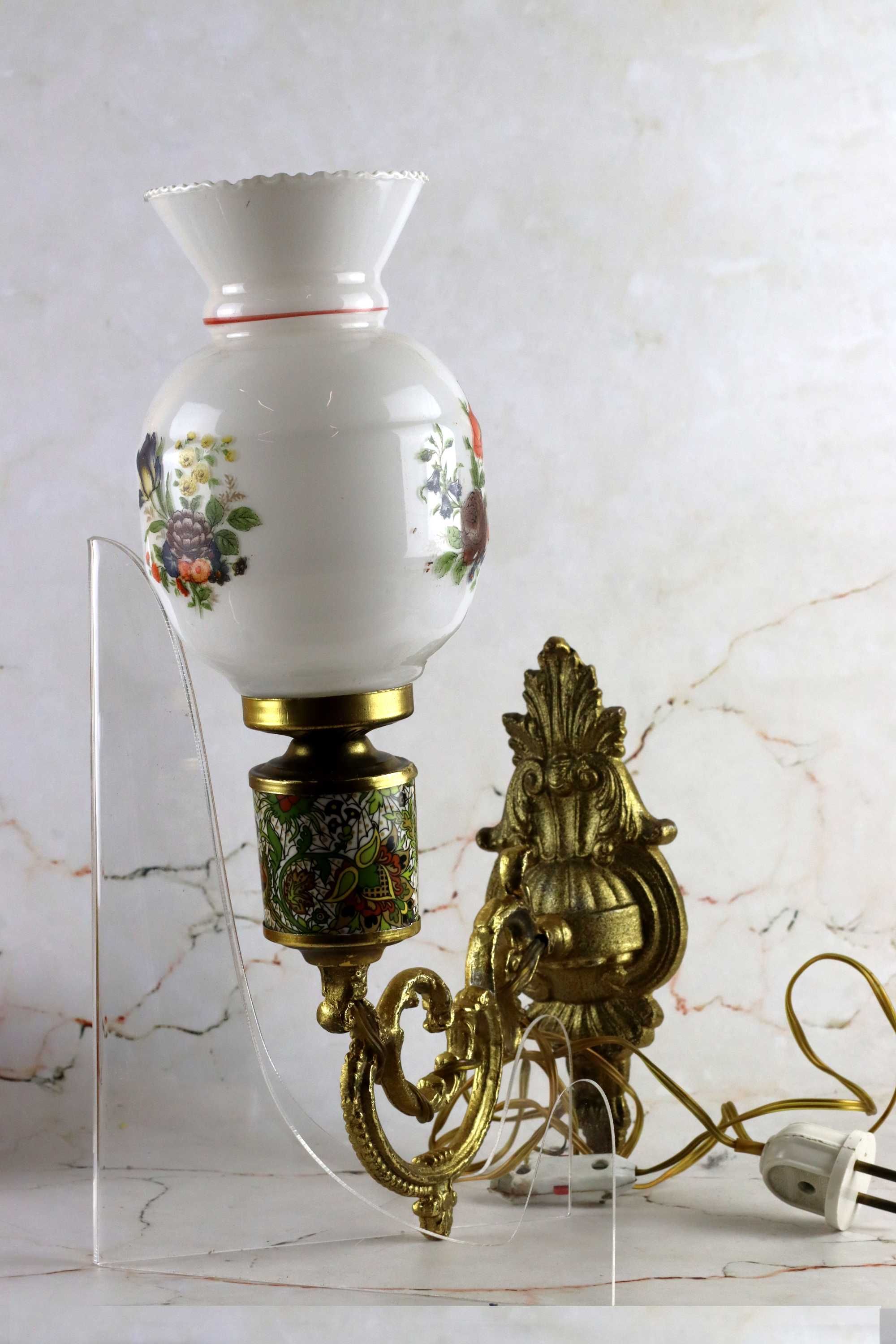 Mosiężny kinkiet ze szklanym kloszem lampa vintage