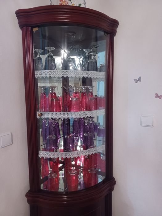 Vitrine canto como nova