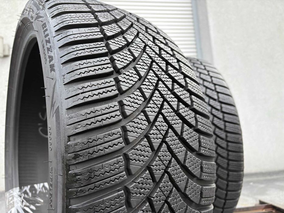 2szt zimowe 225/40R18 Bridgestone 8,2mm 2024r świetny stan! Z898 gwar