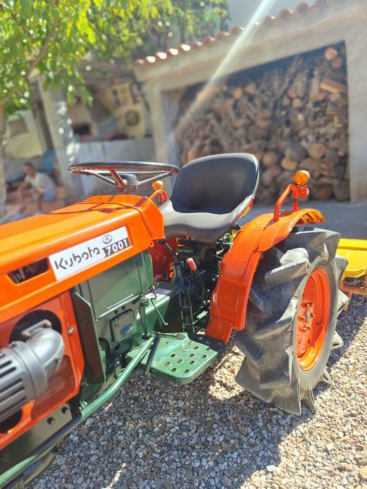 Trator Kubota 7001