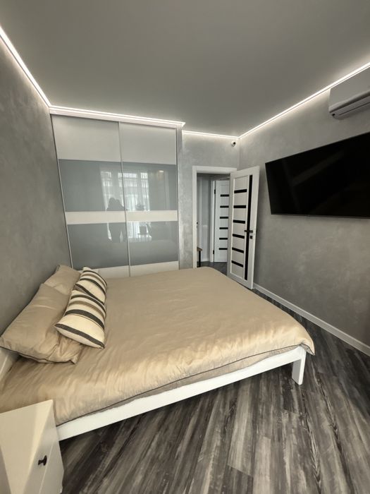 Євро3кімнатна квартира з якісними меблями, технікою