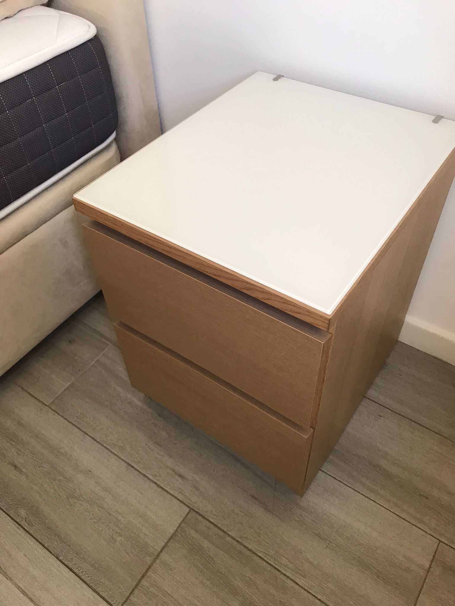 Mesa de Cabeceira IKEA - MALM c/vidro