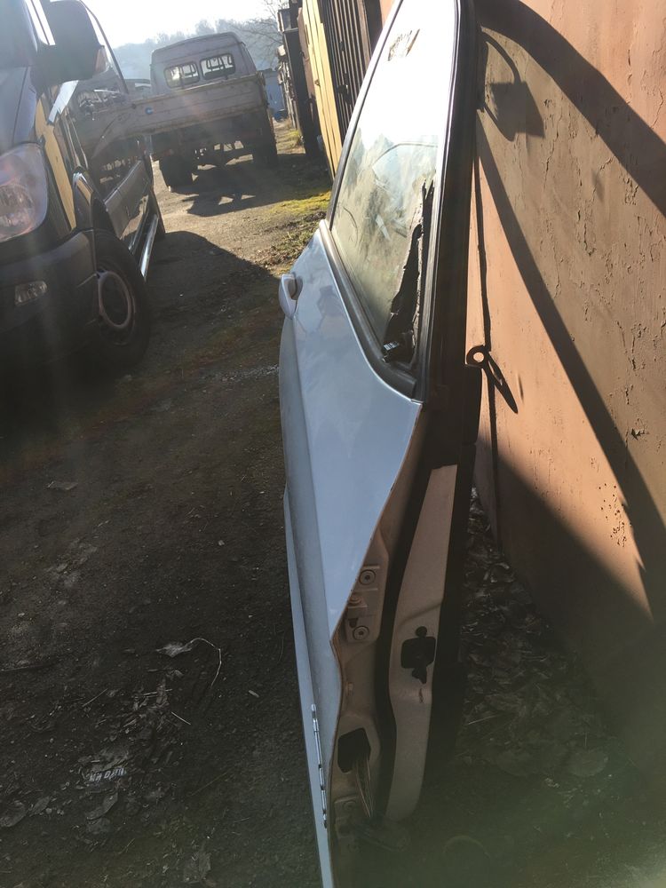 BMW X3 F25 дверка передня права в колір,комплектна.