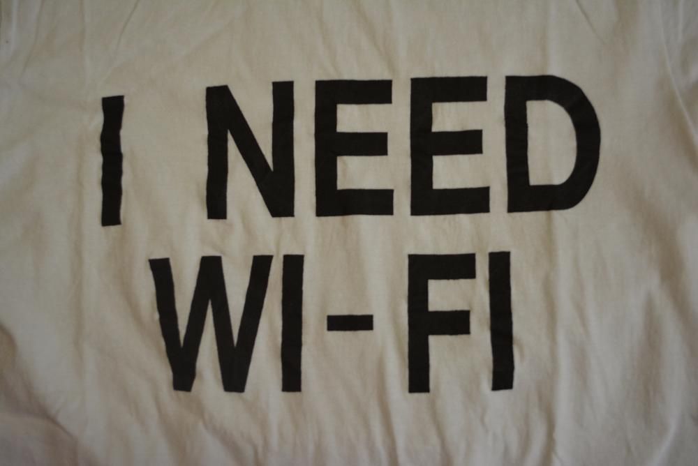 Tshirt "I Need Wifi" Print