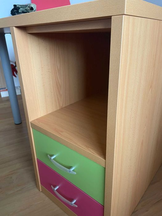 Secretária de escritório com gavetas