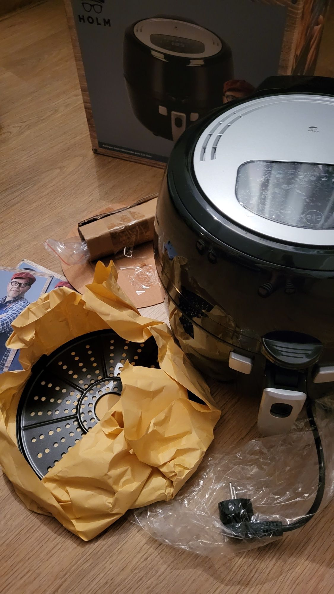 Urządzenie Air Fryer smaży piecze gotuje