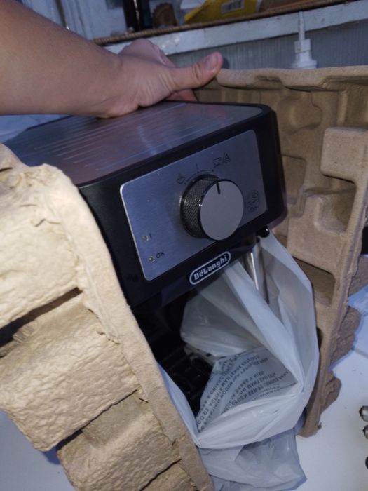 Кавоварка ріжкова Delonghi EC260BK