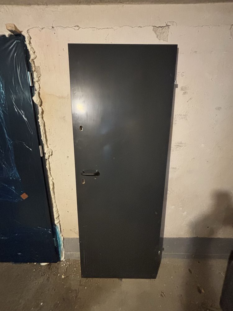 Drzwi techniczne 70 prawe. Prawie nowe. Na gwarancji