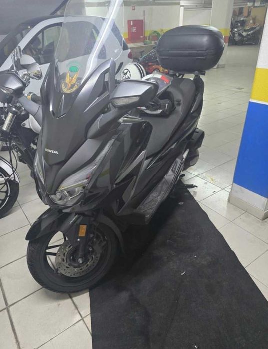 Honda Forza 125CC - Com TOP CASE