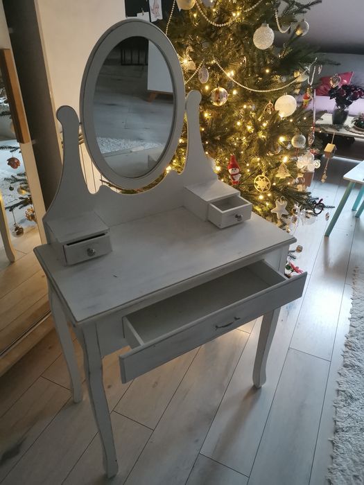 Toaletka kosmetyczna / toaletka z lustrem