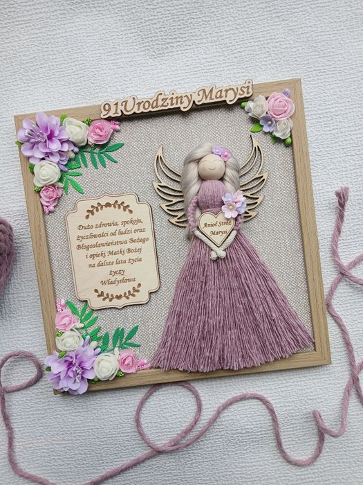 Prezent urodzinowy pamiątkowa ramka na urodziny aniołek makrama