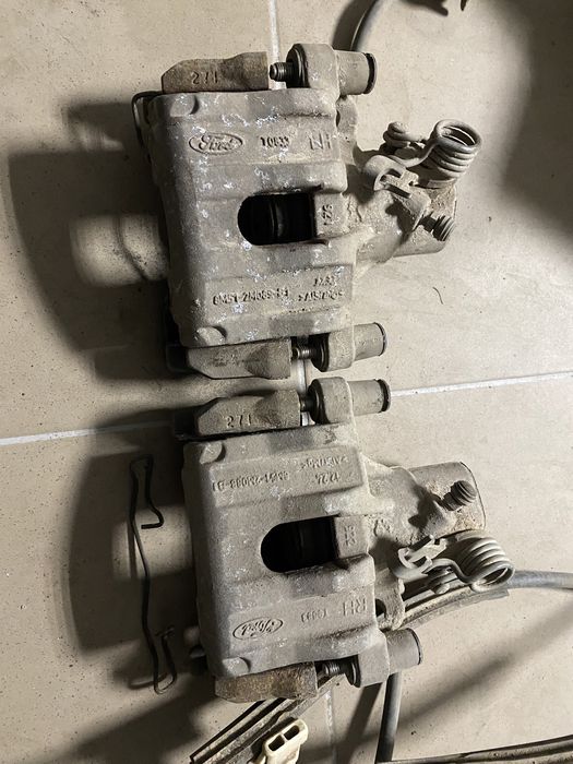 Продам на Форд Фокус 3  Комплект гальм задніх