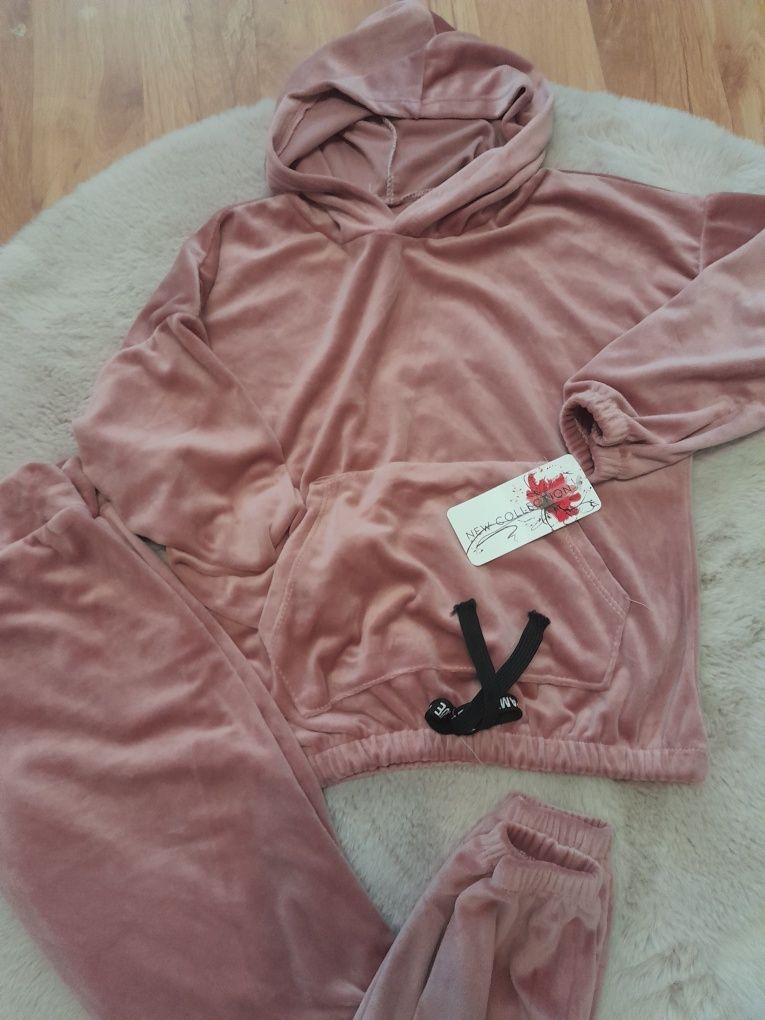 Dres komplet zestaw dresowy pudrowy róż 134 140  bluza spodnie 10 lat