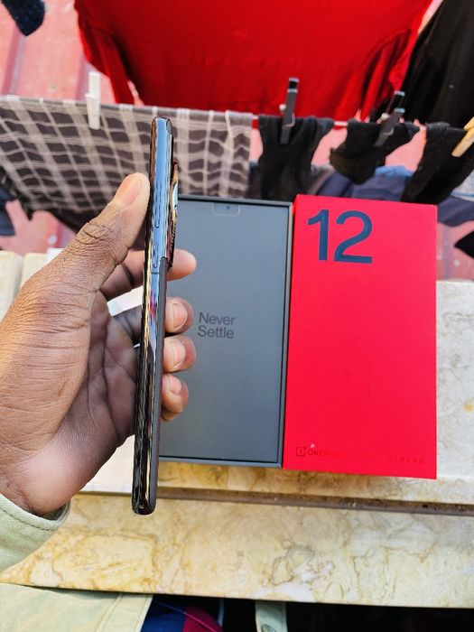 One plus 12 512Gb 16 Gb de RAM