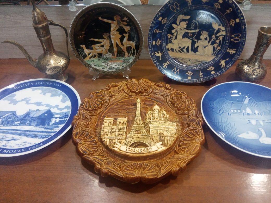 Коллекционные и сувенирные тарелки.