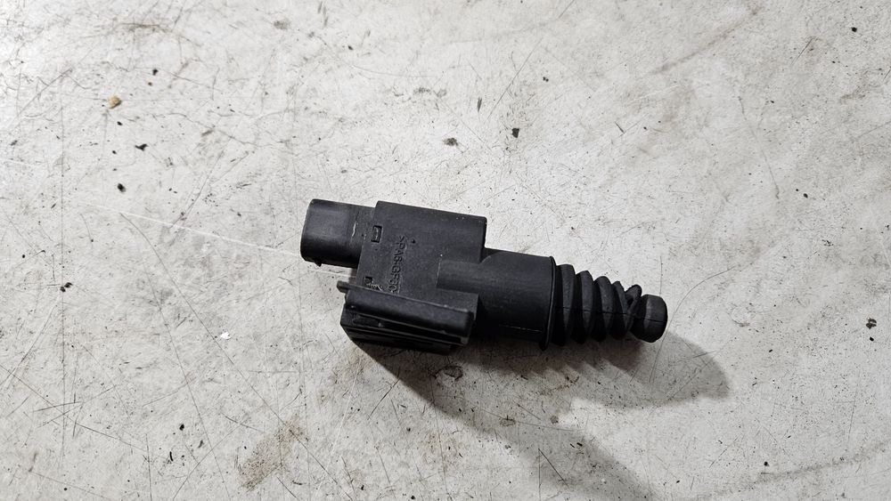 Czujnik zamknięcia zamykania maski opel corsa d e meriva b