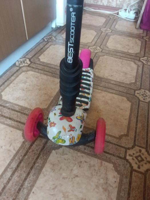Самокат дытячый  Продаю срочно