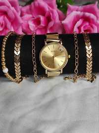 Стильний годинник і браслети в золотому кольорі