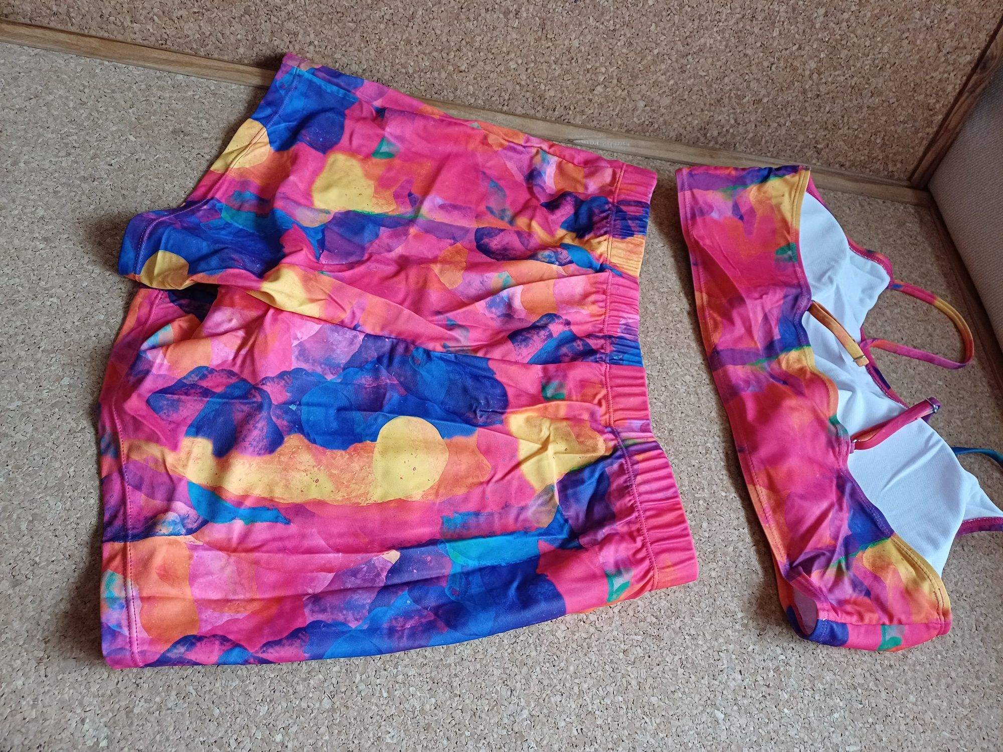 Biquini/ fato de banho/tankini tamanho XL.
Novo.