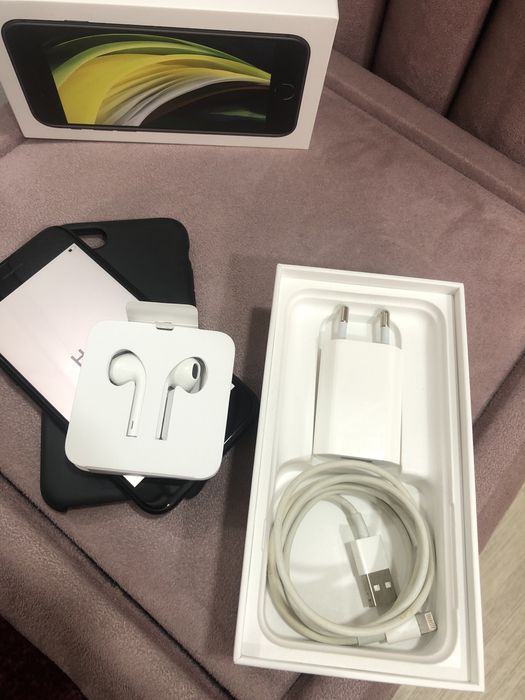 Iphone SE Preto 64GB cabo e fones