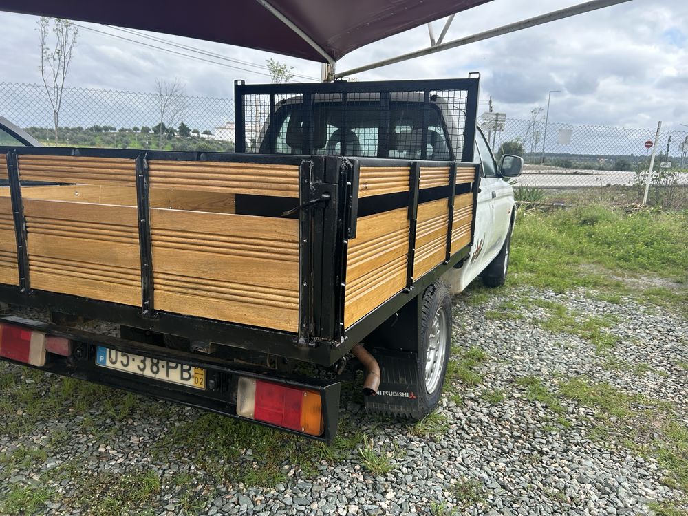 Mitsubishi L200 4x4    4 lugares