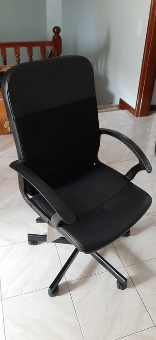 Cadeira de escritório preta, modelo 'Dama'