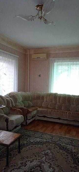 Продам окремий двоповерховий цегляний будинок