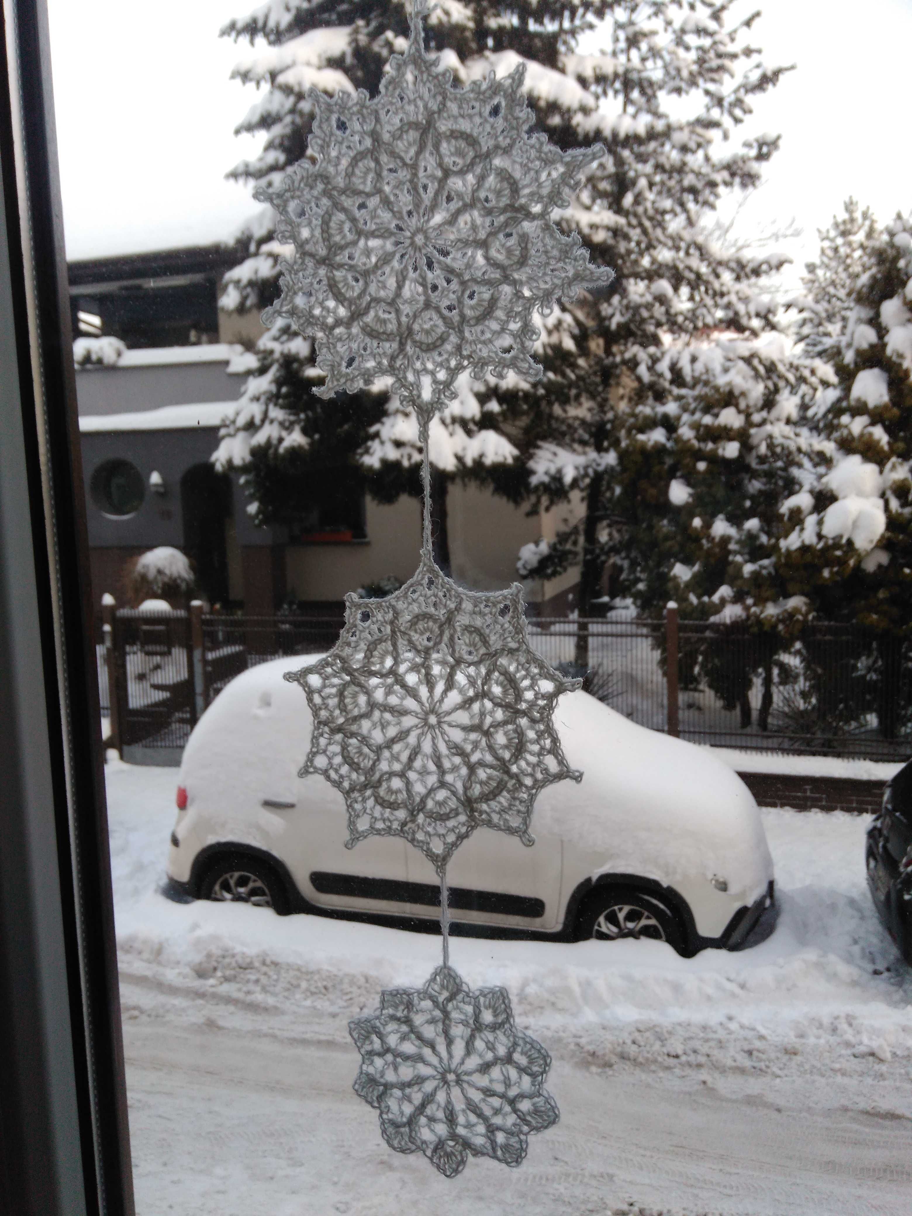 świąteczna ozdoba na okno, gwiazdki, śnieżynki