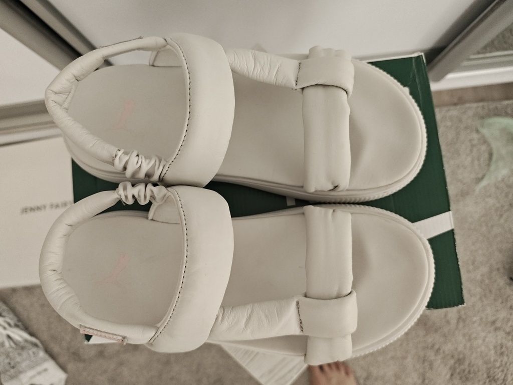 Оригінальні шкіряні босоніжки puma