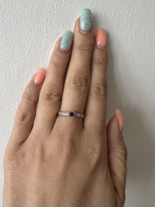 Золотое кольцо с бриллиантами и рубином р.17,5 красное золото 585 пр