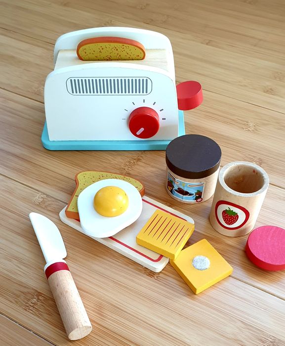 Zestaw drewniana kuchnia - toster, grzanki, jajko sadzone i dodatki,