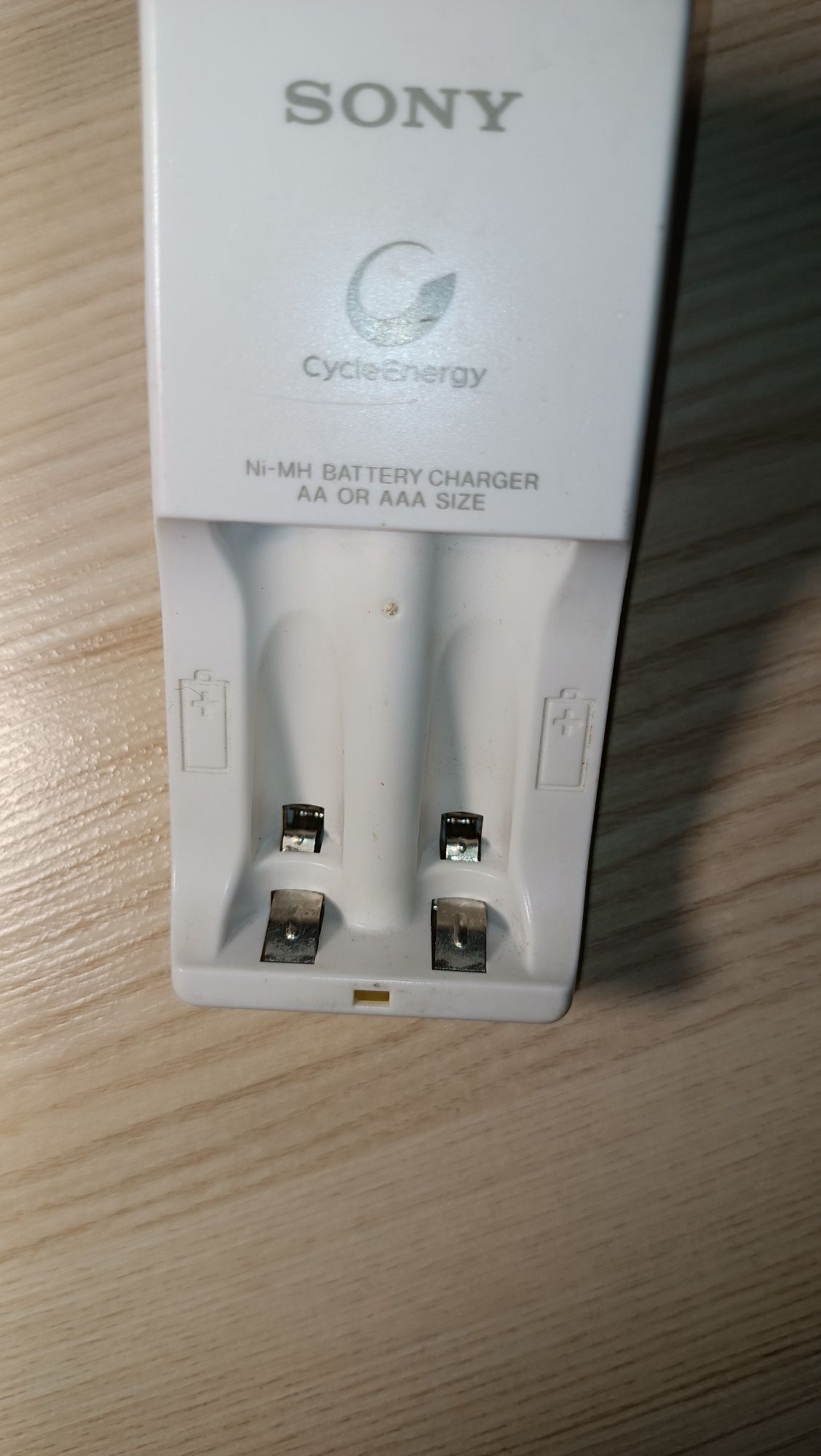 Продам б/у зарядное устройство для SONY Cycle Energy для AA/AAA