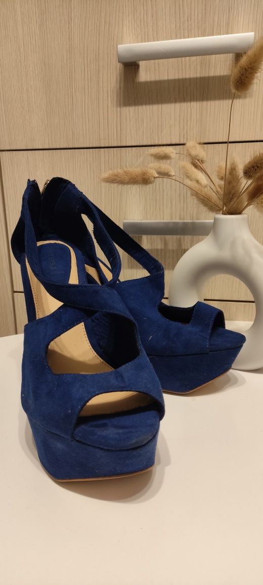 Koturny Bershka 38