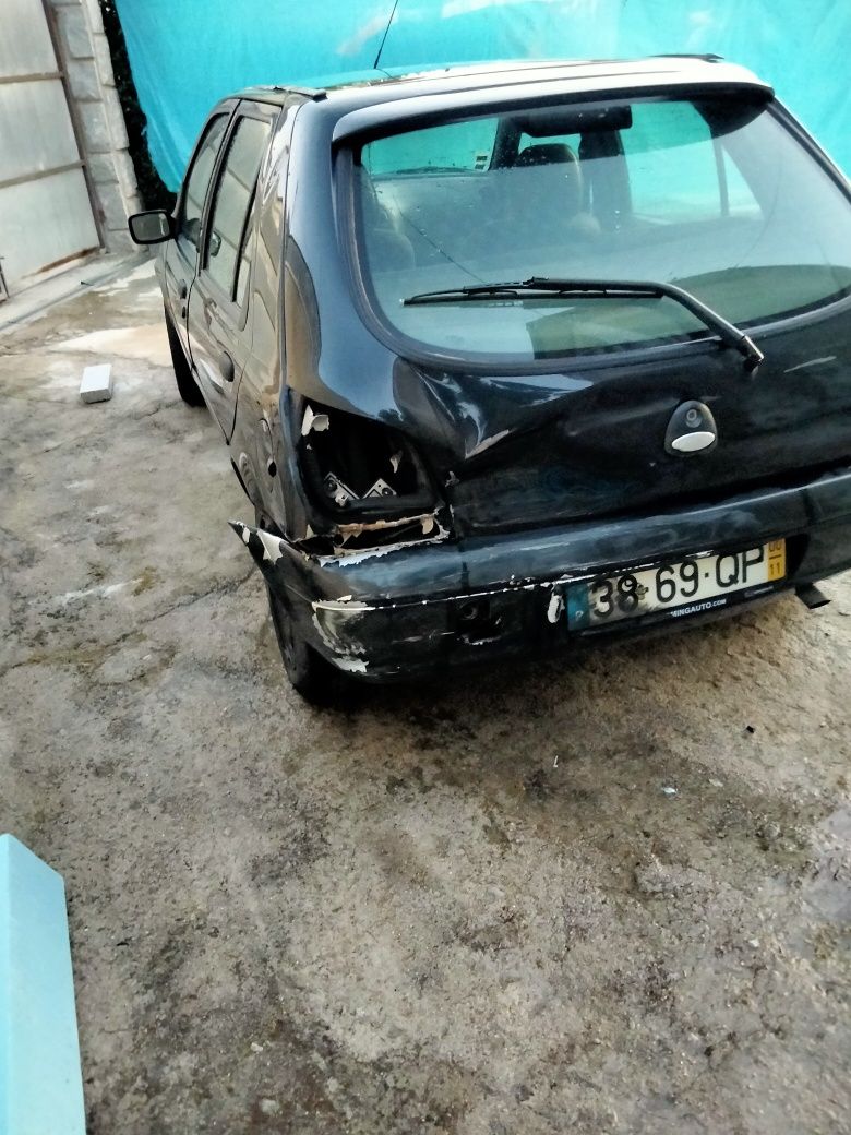 Carro Ford fiesta