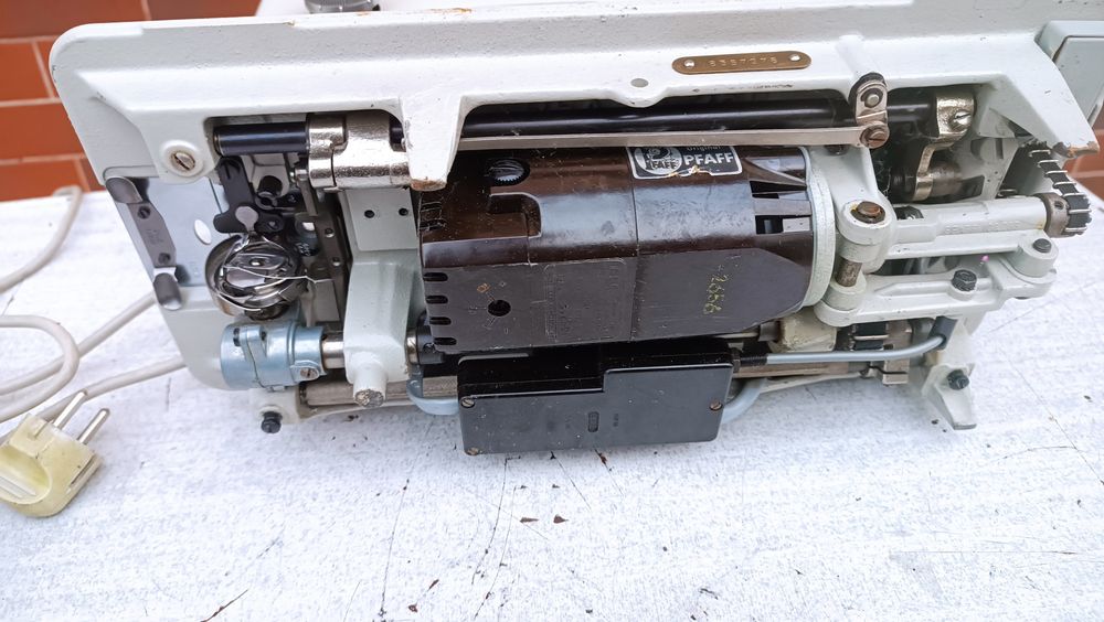 Швейна машина Pfaff  з Німеччини
