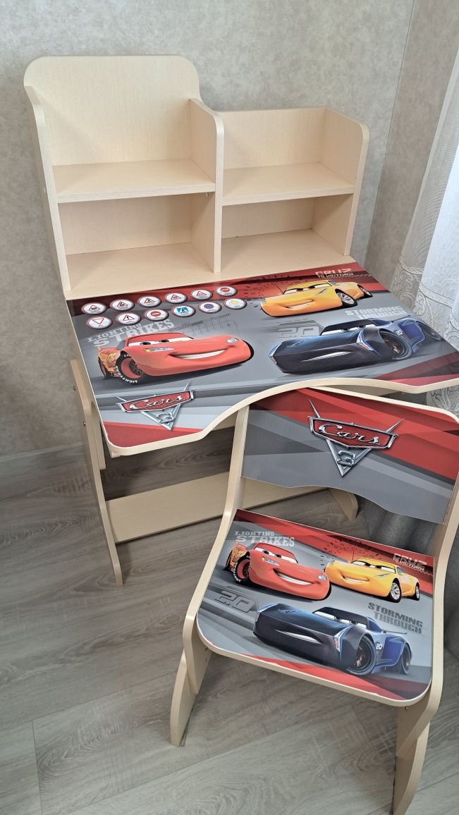 Продам парту детскую