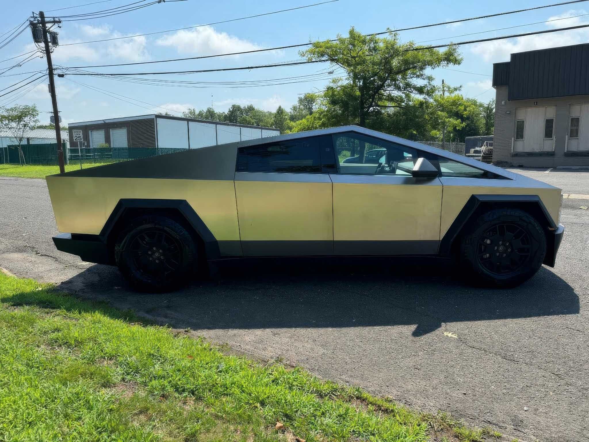 2024 Tesla Cybertruck Crew Cab