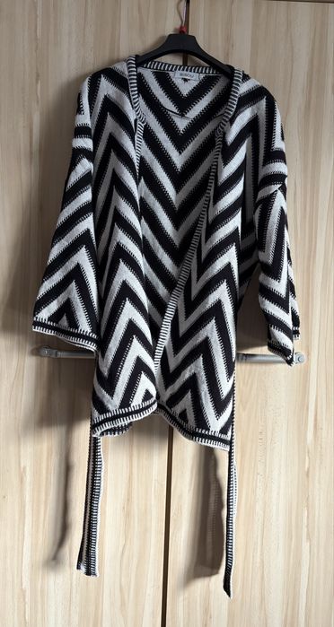 Biało-czarny sweterek
