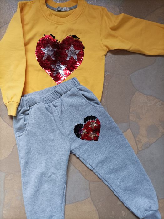 Продам спортивный костюм.